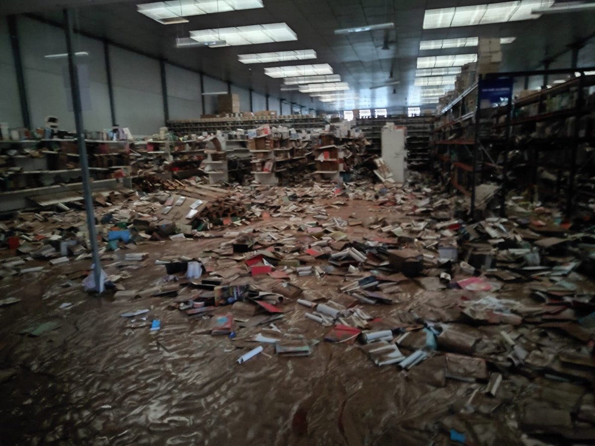 En aquests dies complicats, compartim amb vosaltres una reflexió de Bernat Bataller, director de Bromera. 

«La cultura, i especialment el llibre, és el refugi en què trobarem la reflexió i la força per a continuar.»

bromera.com/infantil-juven…