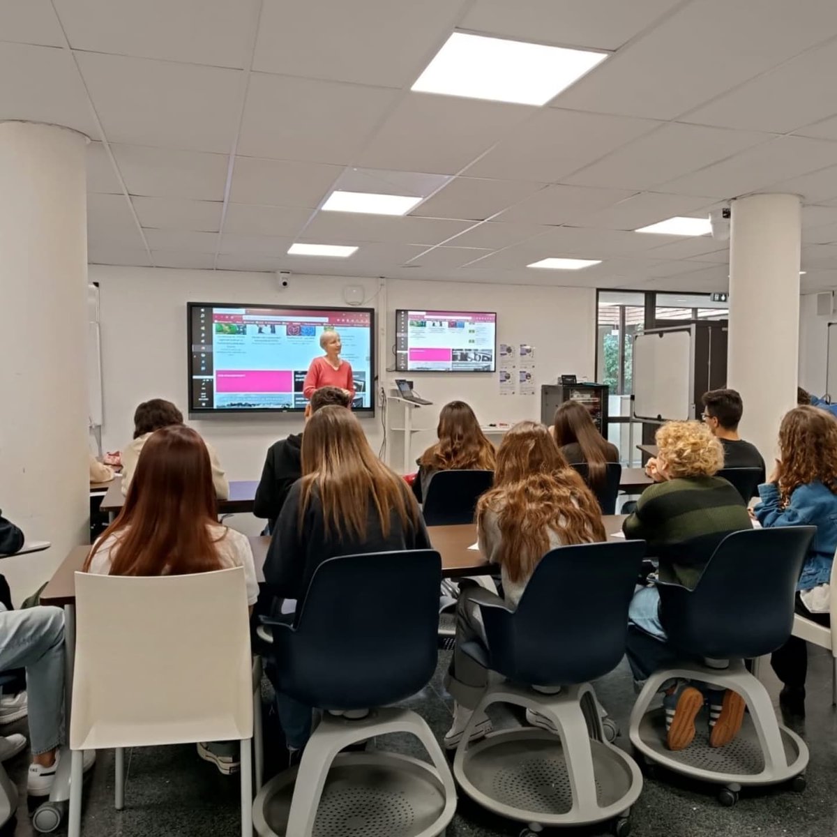 Liaison CDI-BU. La culture informationnelle et l’#EMI : parcours d’apprentissages au Lycée, découverte de la BU <a href="/universite_uppa/">Université de Pau et des Pays de l'Adour (UPPA)</a>, HGGSP 1re #parcoursavenir #profsdocs Évaluation critique des sources d’infos, du Lycee à l’Université. Ressources, jeu de piste. Merci ! <a href="/bu_uppa/">BU UPPA</a>