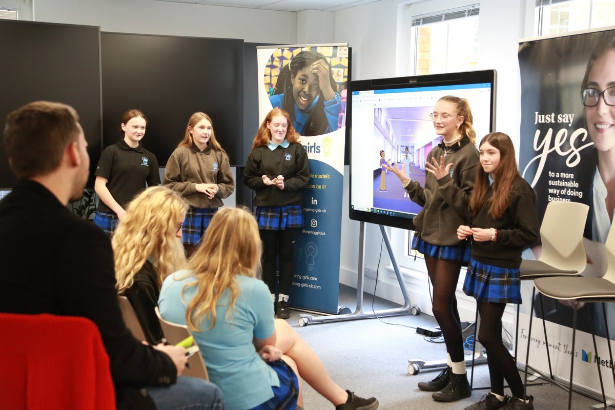 A hands-on coding workshop, an empowering panel discussion with four senior women leaders at MetLife and Q&amp;A moderated by Inspiring Girls CEO, Vicky Booth, gave the girls even more valuable takeaways. 💻💬