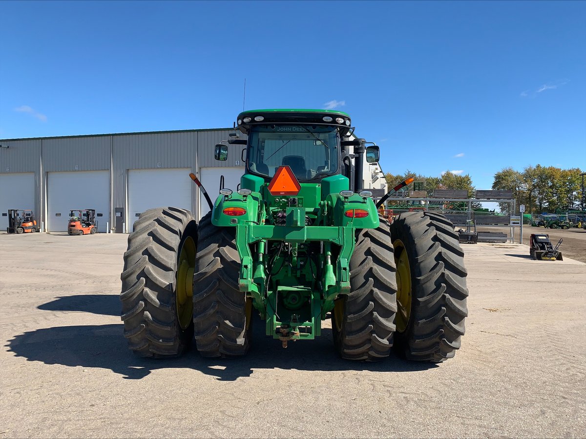 PremierEquip1's tweet image. TRADE TUESDAY: 2014 #JohnDeere 9410R $319,995 - 18/6, Prem Cab, Leather, Hi Flow, 5 Remotes, 1000 PTO, 3 Point Hitch, Prem HID Lights, 4213 ENG HRS #PremierPreowned #PremierEquip #TradeTues premierequipment.ca/used-equipment…