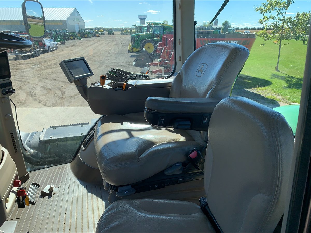 PremierEquip1's tweet image. TRADE TUESDAY: 2014 #JohnDeere 9410R $319,995 - 18/6, Prem Cab, Leather, Hi Flow, 5 Remotes, 1000 PTO, 3 Point Hitch, Prem HID Lights, 4213 ENG HRS #PremierPreowned #PremierEquip #TradeTues premierequipment.ca/used-equipment…