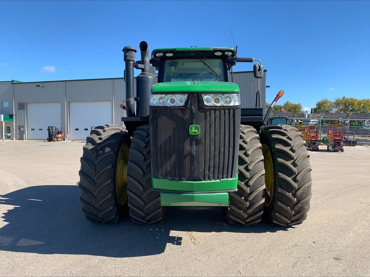 PremierEquip1's tweet image. TRADE TUESDAY: 2014 #JohnDeere 9410R $319,995 - 18/6, Prem Cab, Leather, Hi Flow, 5 Remotes, 1000 PTO, 3 Point Hitch, Prem HID Lights, 4213 ENG HRS #PremierPreowned #PremierEquip #TradeTues premierequipment.ca/used-equipment…