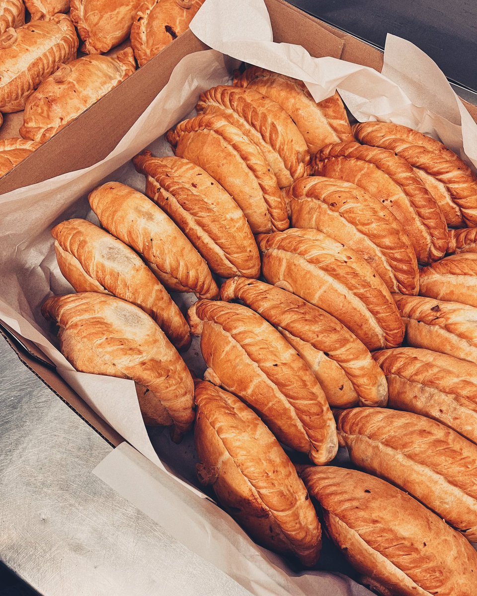 Philp's Pasties (@philpspasties) on Twitter photo Big batch of more than 200 hot Pasties went out yesterday to <a href="/RegalRedruth/">Regal Redruth</a> for a conference…
Thanks for ordering with us 🙌🏼
#cornishand #philpfamouspasties Big batch of more than 200 hot Pasties went out yesterday to <a href="/RegalRedruth/">Regal Redruth</a> for a conference…
Thanks for ordering with us 🙌🏼
#cornishand #philpfamouspasties