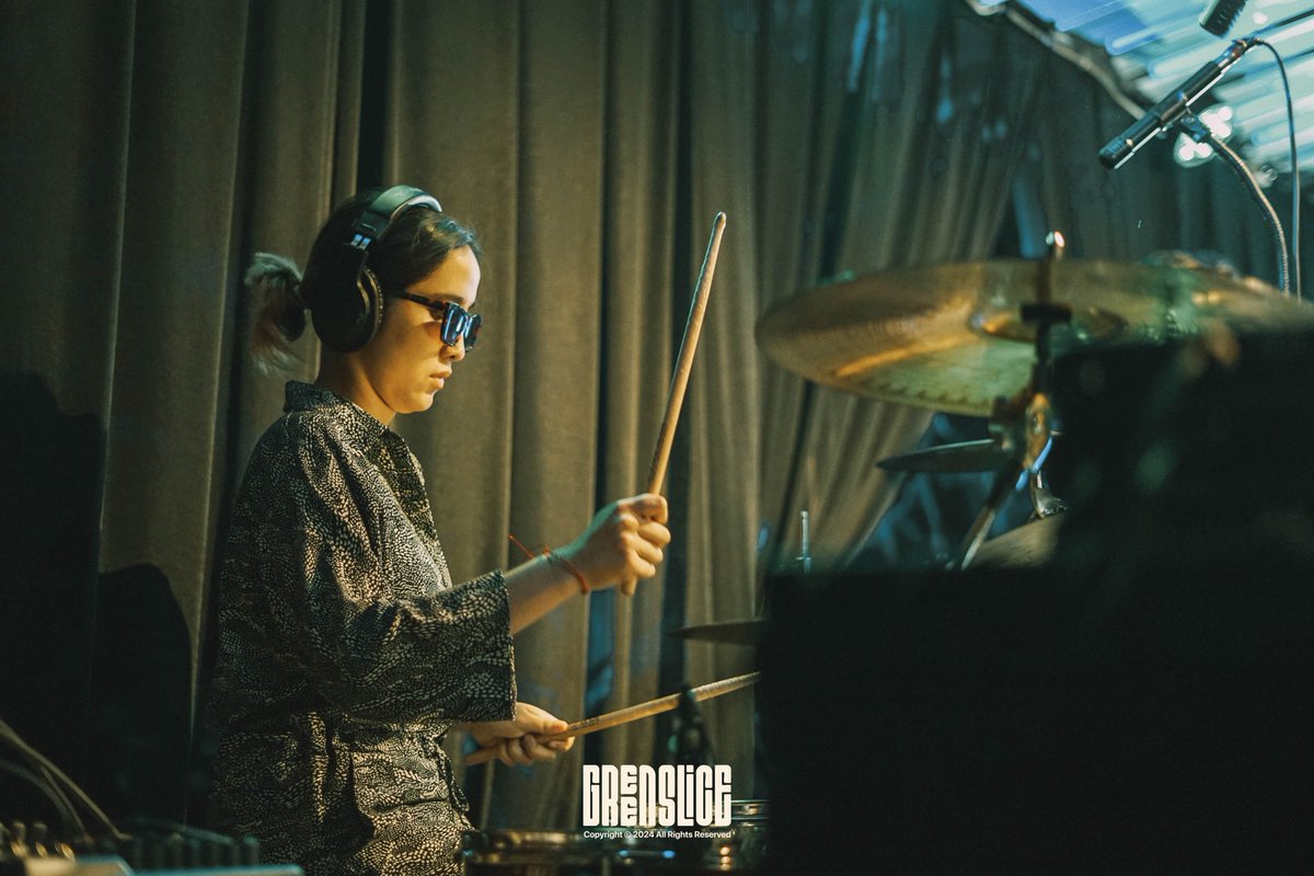 down the long and winding wizard's road... 🏡🔮

#GreenSlice #Sliceof003