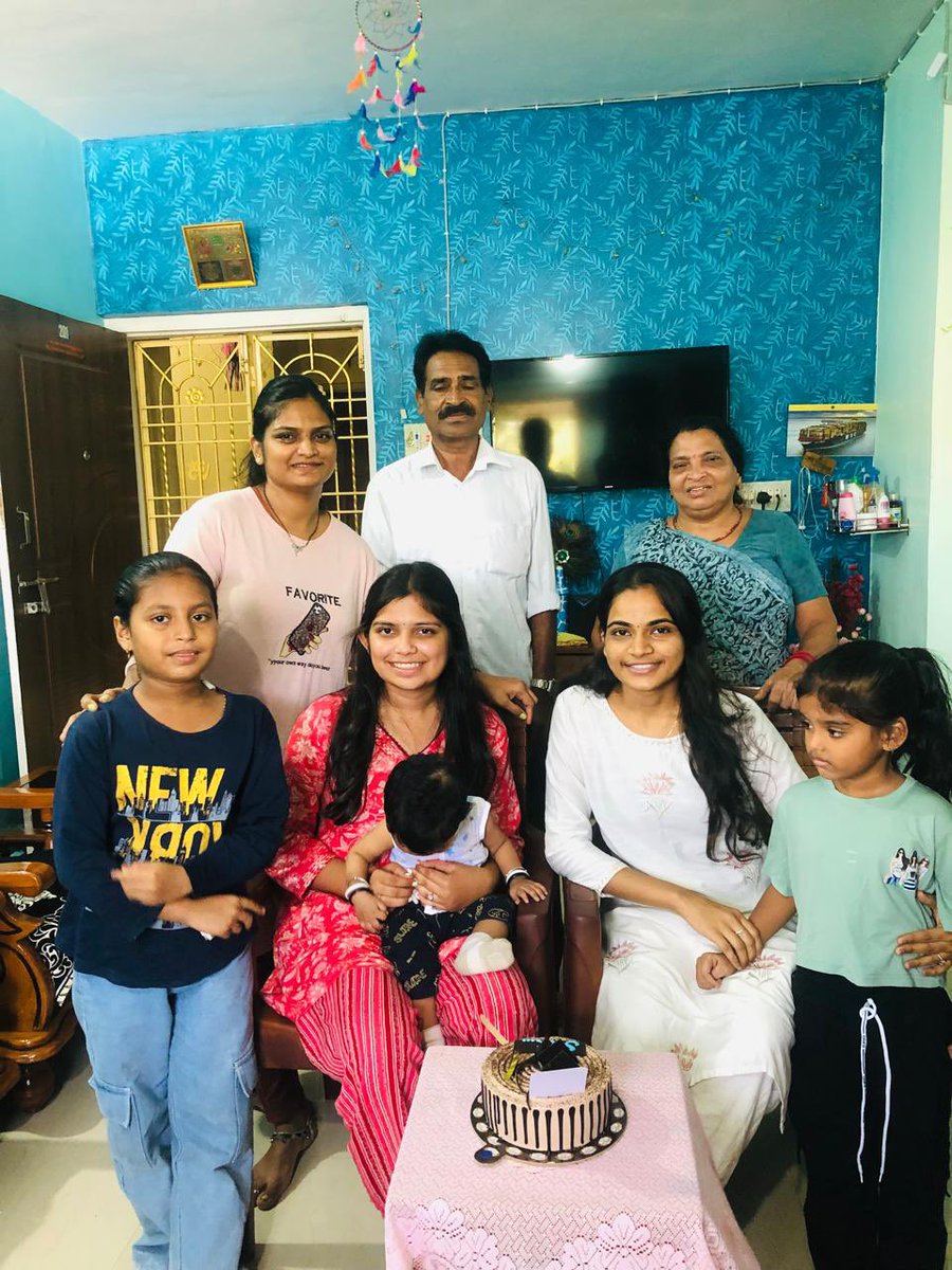SRKCHENNAIFC's tweet photo. Pics-2: SRK fans from #SRKNavsariCFC celebrated #SRKDay by doing cake cutting with family. 

#HappyBirthdaySRK 
#HappyBirthdayShahRukhKhan 
HBD WORLDS BIGGEST STAR
#ShahRukhKhan @iamsrk https://t.co/GvwWcSWdjO