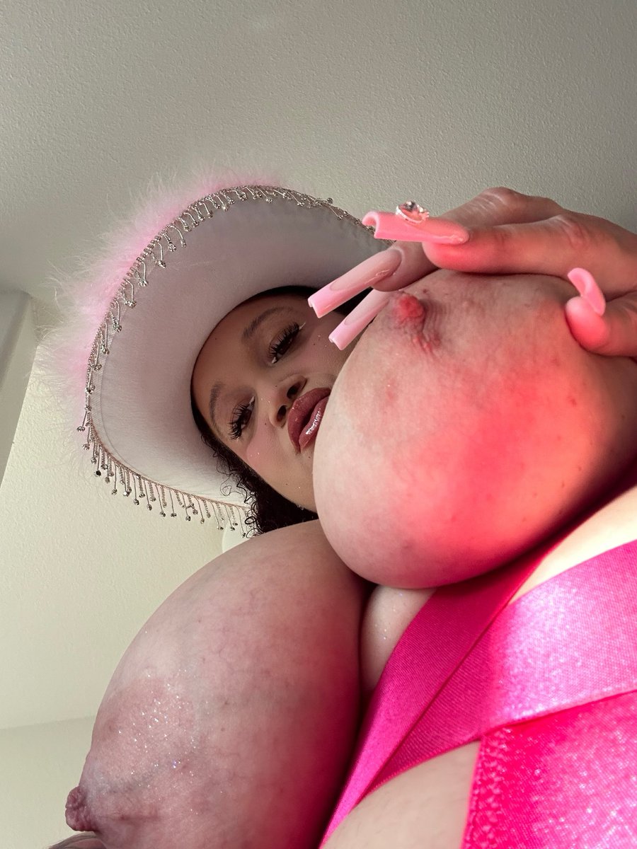Happy Titties on A TewsDay 🤠