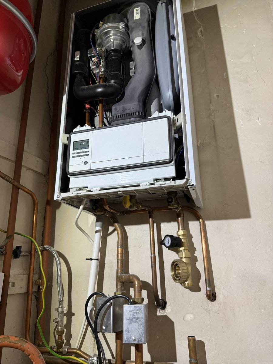 Signatureblueuk's tweet photo. Installation of a #magnetic #filter for a customer in #Haringey #N8 for any #emergency #plumbing call us, we are your #local #plumber and #heating #engineer covering the areas of #N10 #N22 #N11 #N2 #N14 #N17 #N19 #N21 https://t.co/3zKP4GxUwY