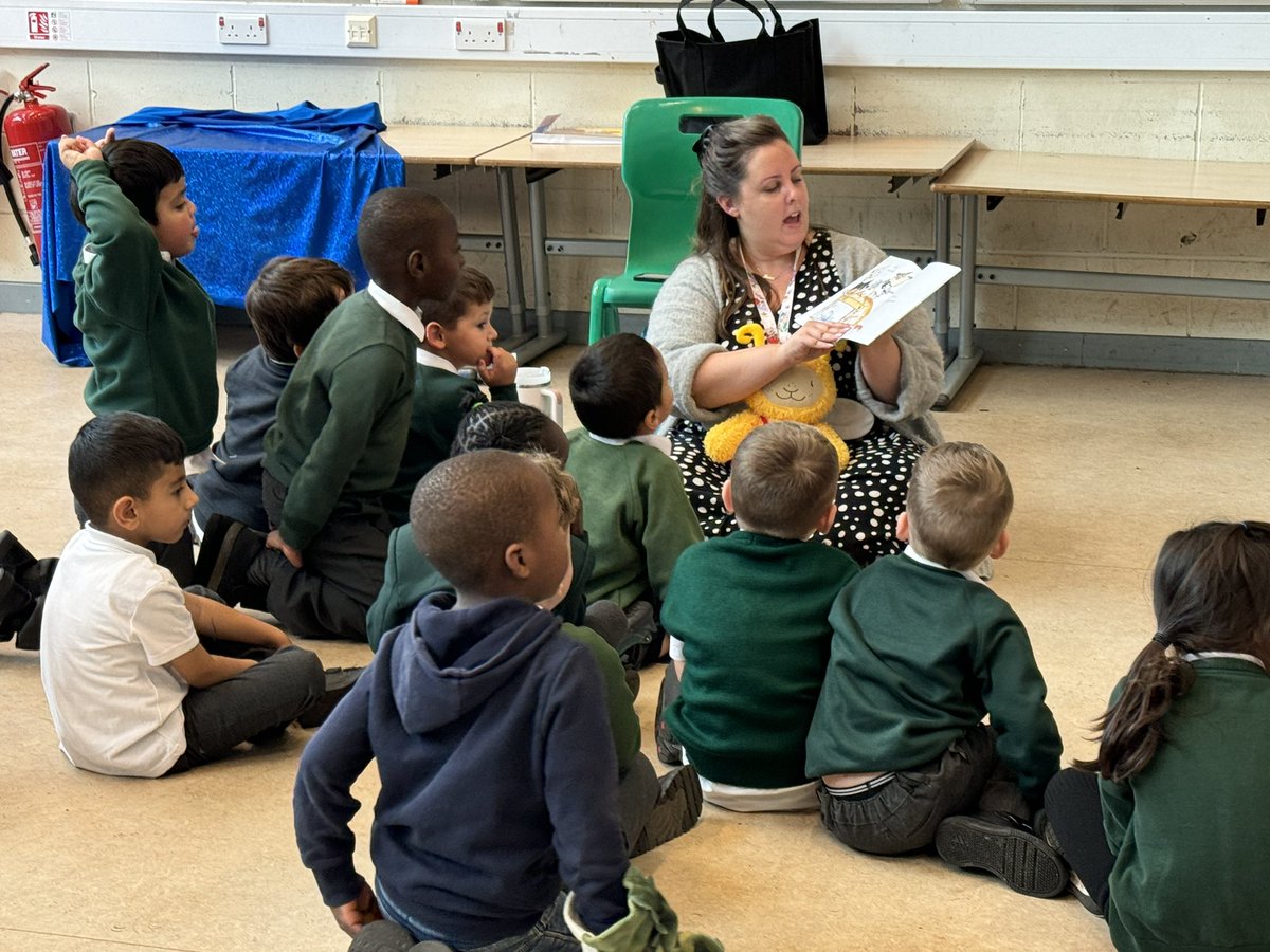 vincents_st's tweet image. Primary 1c Family Learning session was a hit! It’s all about making learning fun and building strong family connections through stories! 📚🎶 #FamilyLearning #BookBugFun #EarlyLiteracy
