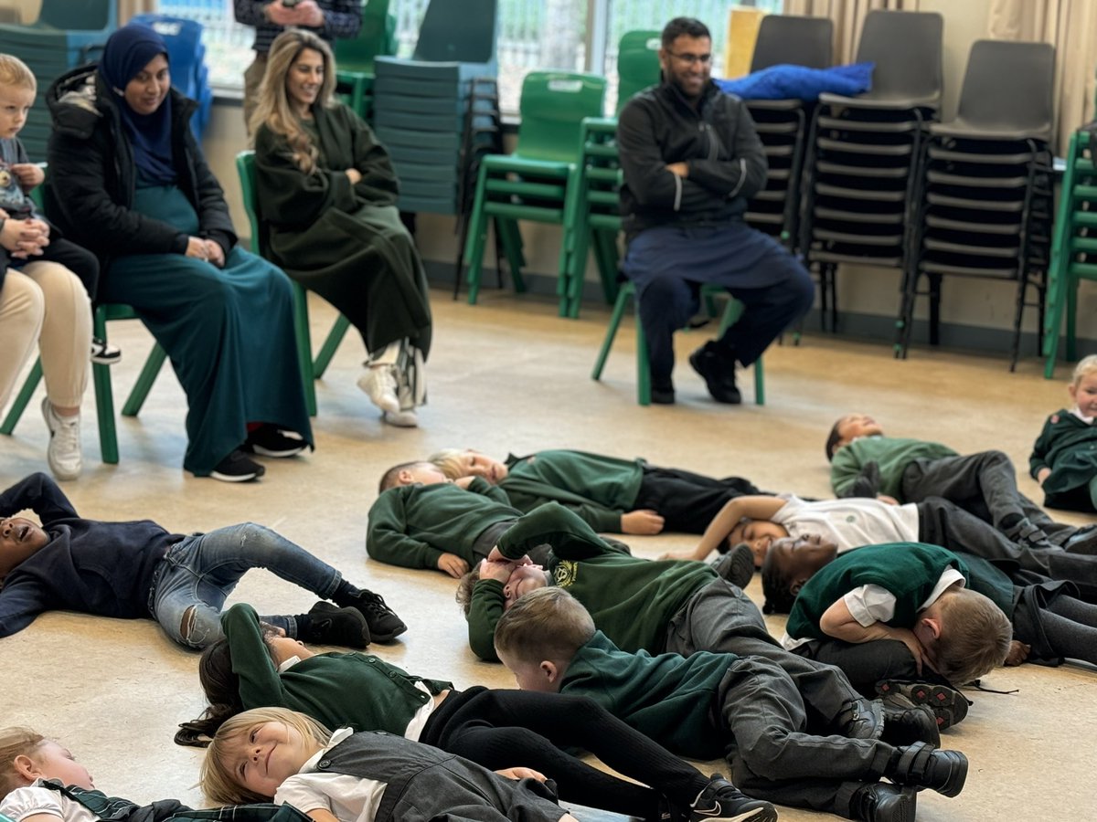 vincents_st's tweet image. Primary 1c Family Learning session was a hit! It’s all about making learning fun and building strong family connections through stories! 📚🎶 #FamilyLearning #BookBugFun #EarlyLiteracy