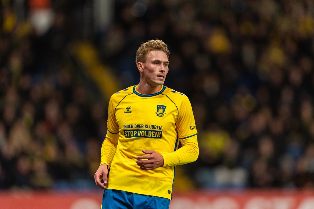 Søndag vil vi igen spille med budskabet 'Ingen over klubben - Stop Volden!' på spillertrøjerne 👕

Du har mulighed for at få dette tryk på din spillertrøje gratis, så kom forbi Shoppen, som holder åbent alle hverdage fra 9:30 til 17:30. 

Læs mere ➩ bit.ly/3ABJmSz 🤝