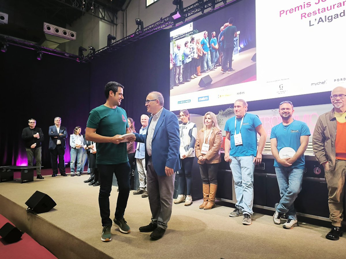 Joan_Godia's tweet photo. Avui he participat en el lliurament de Premis Josep Mercader del #GastronomicFBcn. Entre els guardonats destaca la Coop. Dones Arrosseres del Delta, formada íntegrament per dones i constituïda gràcies als ajuts per la transformació sistema alimentari @agriculturacat Felicitats! https://t.co/vgbnb2evGr
