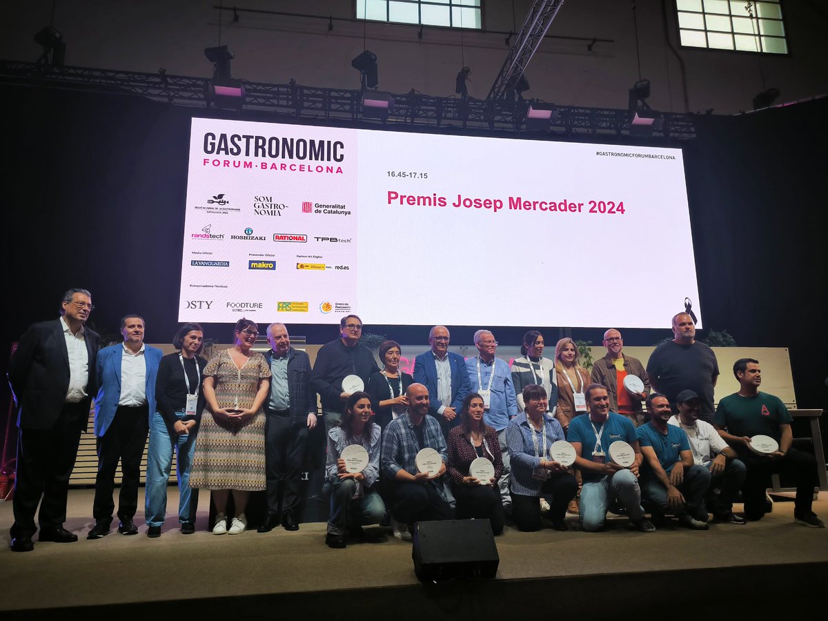 Joan_Godia's tweet photo. Avui he participat en el lliurament de Premis Josep Mercader del #GastronomicFBcn. Entre els guardonats destaca la Coop. Dones Arrosseres del Delta, formada íntegrament per dones i constituïda gràcies als ajuts per la transformació sistema alimentari @agriculturacat Felicitats! https://t.co/vgbnb2evGr