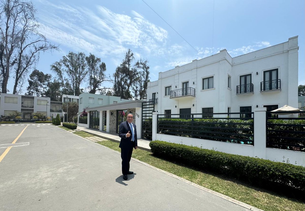 feguiluzl's tweet image. "El #optimismo te da dinamismo, energía, creatividad y empuje. El pesimismo te conduce a la inercia, la parálisis y el fracaso”.  ☝️Importante frase que compartió @oppenheimera, en un almuerzo organizado por @americatv_peru.  

Siempre apostemos por una cultura positiva 💪