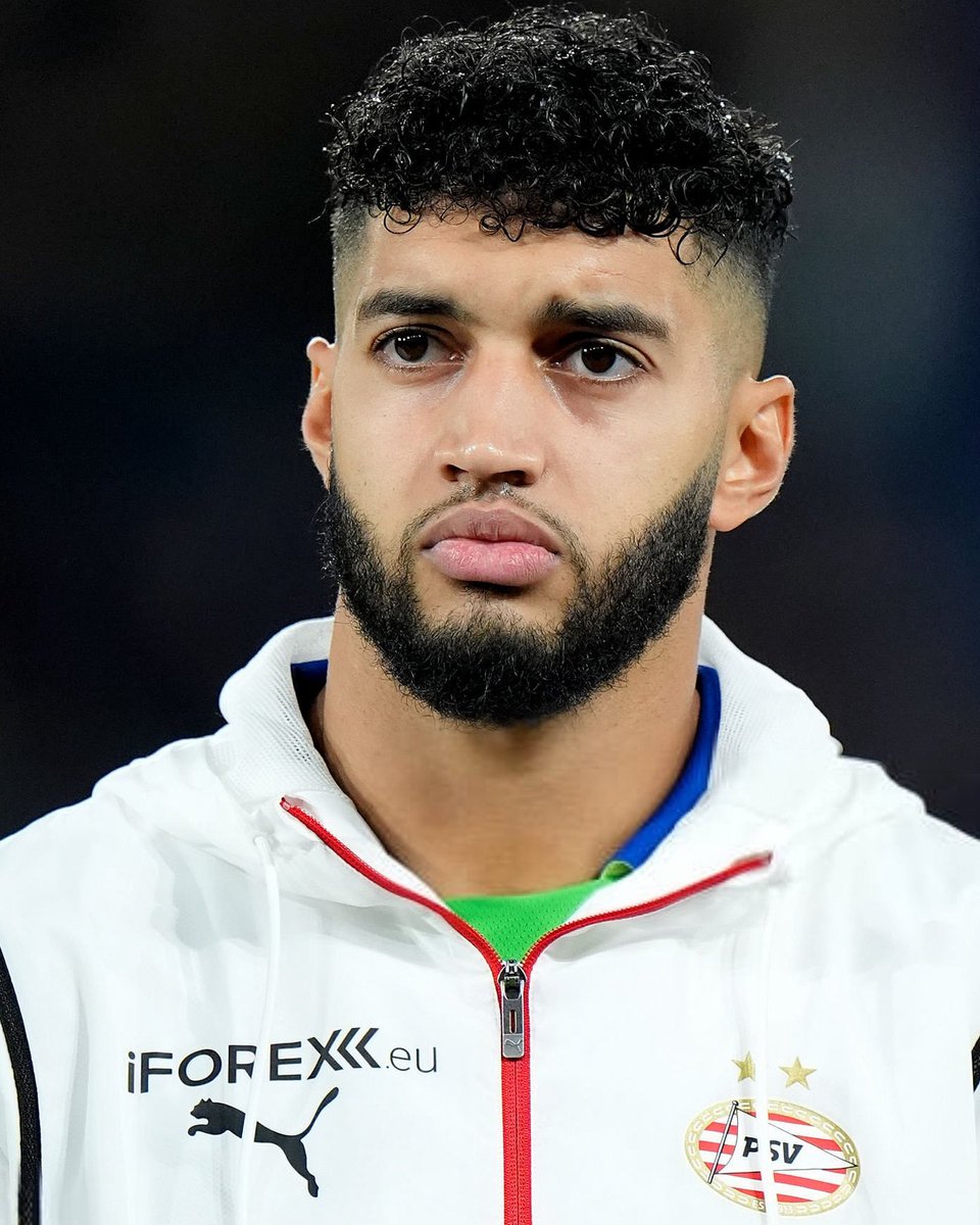 Mares30com's tweet photo. #IsmailSaibari en el banquillo del #PSV 🆚 #Girona, partido de la 4ª jornada de la #ChampionsLeague
#PSVGIR
#UCL https://t.co/25IMnQSZvw