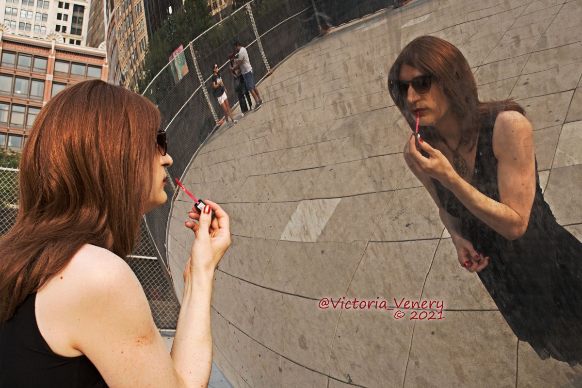 The bean works as a makeup mirror. #crossdresser