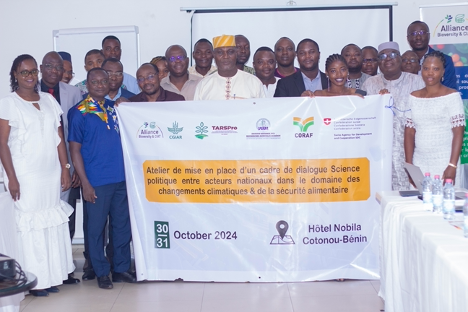 LERURAL2's tweet photo. MISE EN PLACE D’UN CADRE NATIONAL DE DIALOGUE SCIENCE-POLITIQUE DANS LE DOMAINE DES CHANGEMENTS CLIMATIQUES ET DE LA SECURITE ALIMENTAIRE AU BENIN
Lire plus ⤵️
https://t.co/5Eac0fFymB
@CORAFNews @inrabdg @DDCBenin #TARSPro https://t.co/VwQKWorBN5