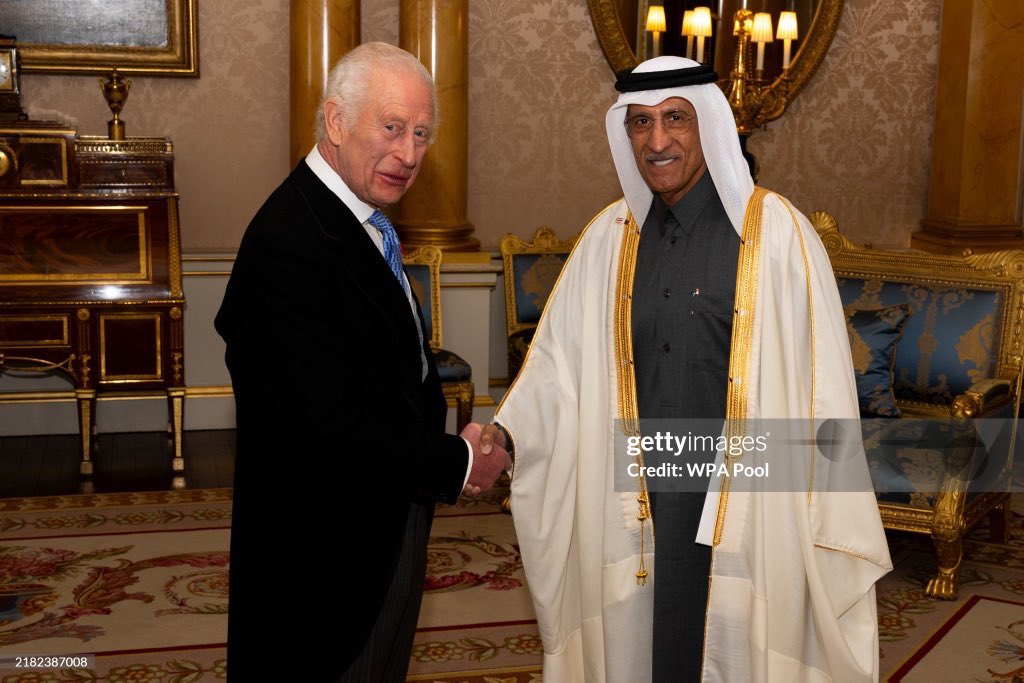 agedorgallery's tweet photo. #KingCharles received #SheikhAbdullah bin Mohammed #binSaud Al Thani, Mr. Rajendra Hargi, and Mr. Georges Maniou during his private audiences at Buckingham Palace today
#CharlesIII #Monarchs #RoyalWelcome #RoyalReception #BuckinghamPalace #BtitishRoyalFamily #SaudiRoyalFamily https://t.co/vONCTuezCf
