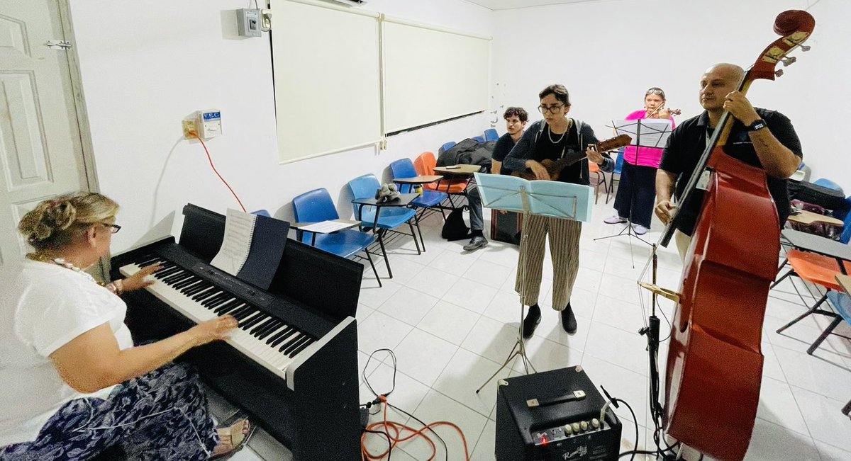 Ensayo de académicos del Centro de Iniciación Musical Infantil para nuestra participación en el 1er Fandango Universitario de la Universidad Veracruzana.