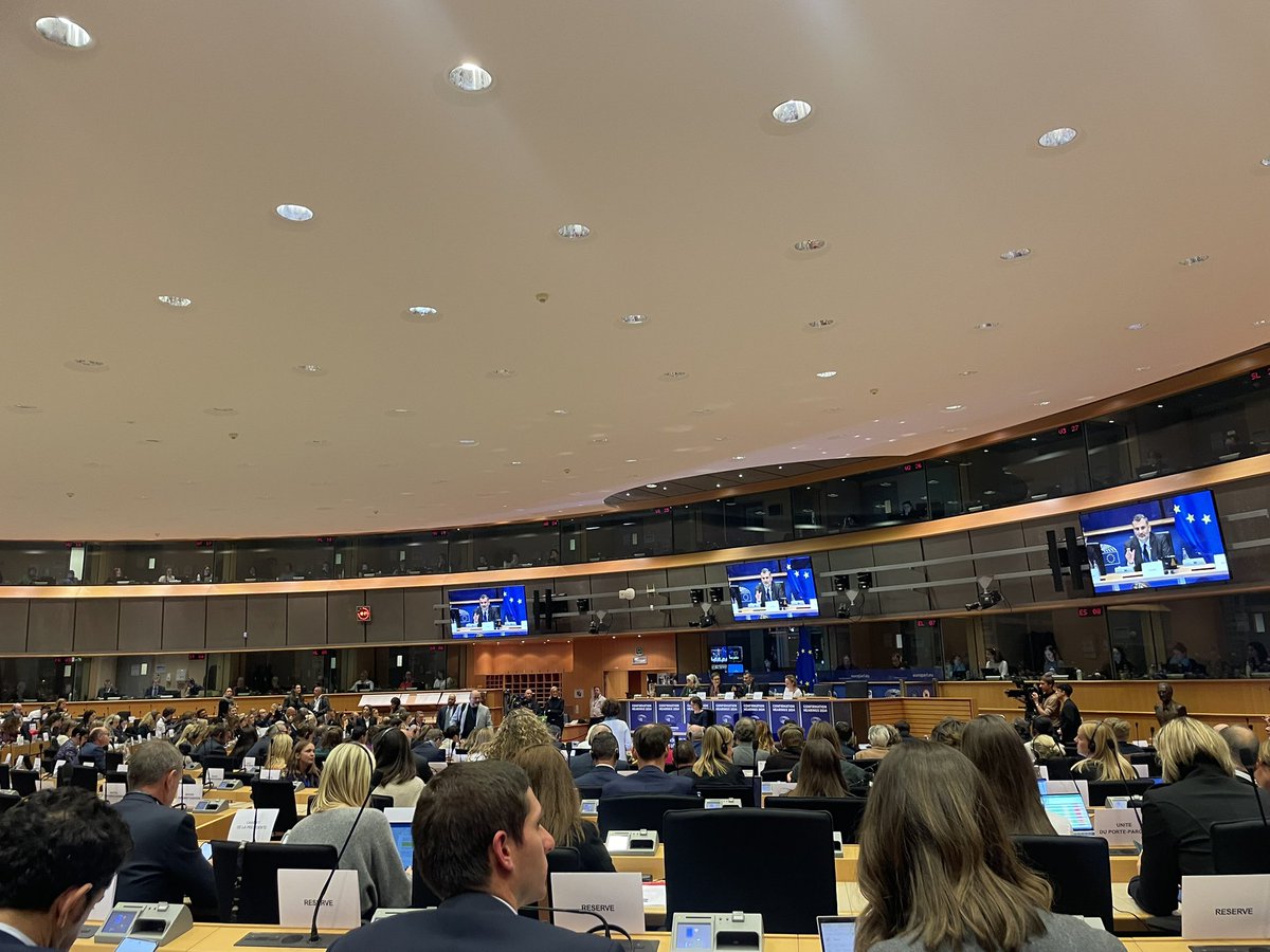 Joakimsoder's tweet image. Min valvaka!