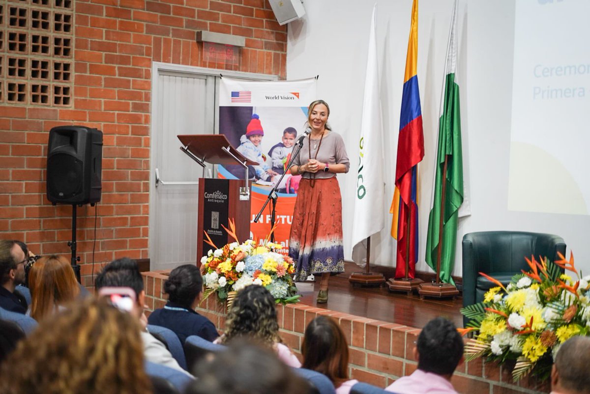 elisacarlaccini's tweet photo. 🎉 En Medellín, celebramos la contratación de 18 mujeres refugiadas #MujeresAlVolante a través de la estrategia #JuntosporlaInclusión

Un inspirador ejemplo de inclusión laboral para replicar con más empresas 🇺🇳🇨🇴

🤝 @ComfenalcoAnt @ACNURColombia, Grupo Movalto+ @WorldVisionLAC https://t.co/J6l4qDnHzM
