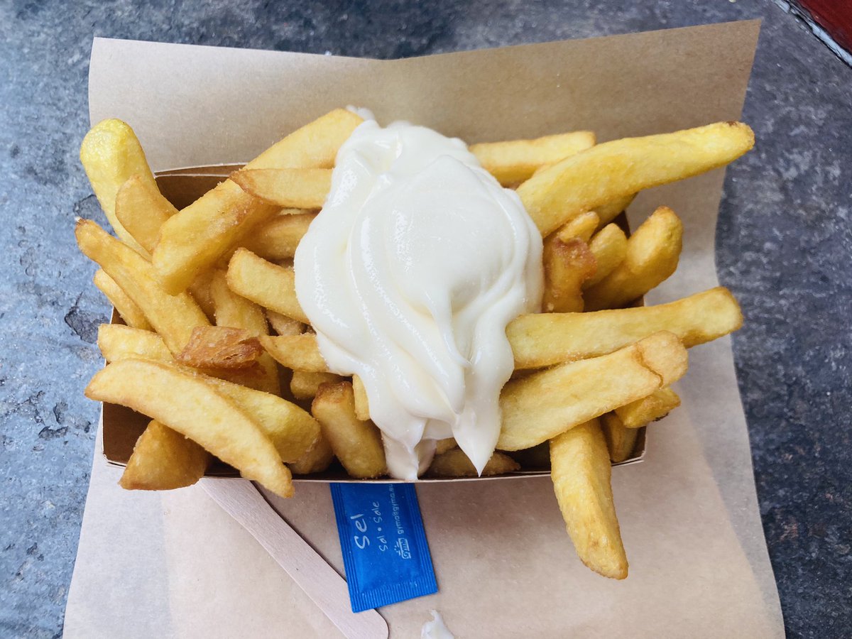 booksandwine76's tweet image. Has to be done! #frites 🇧🇪