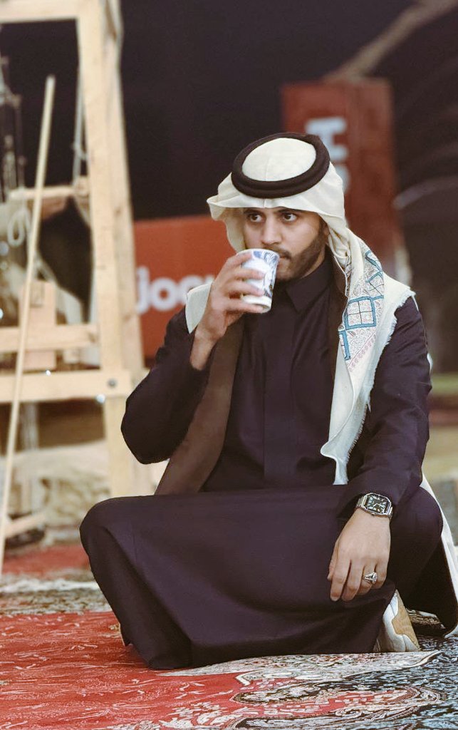 هذا السعد والسعد ملازمه في صباه..
رجلً دروب المراجل شرب فنجاله...
#سبايكي_جوخ | <a href="/spaaiki04/">سبايكي</a>