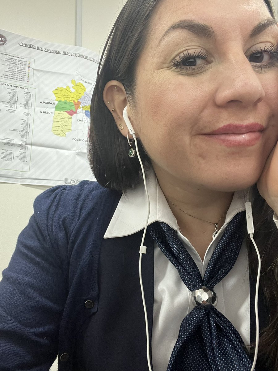 KeytRives's tweet photo. @marthadebayle Mi ojera y pata de gallo https://t.co/QjLamv48OH