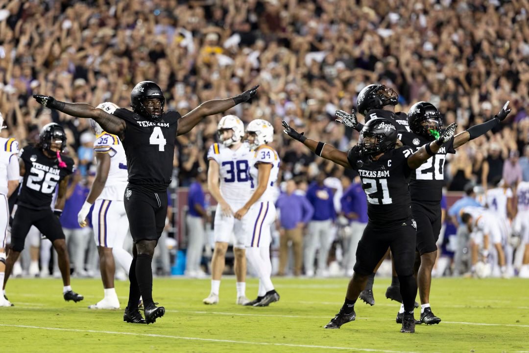 Texas A&amp;M DL Shemar Stewart (4) has continued to flash this fall and is a name that’s popped in a few first round conversations. 

12 pressures the last three weeks, alignment versatile (snaps at 5/4i/3) &amp; explosive at 290 with NBA-type length (7-ft wingspan at 6’6”).👇