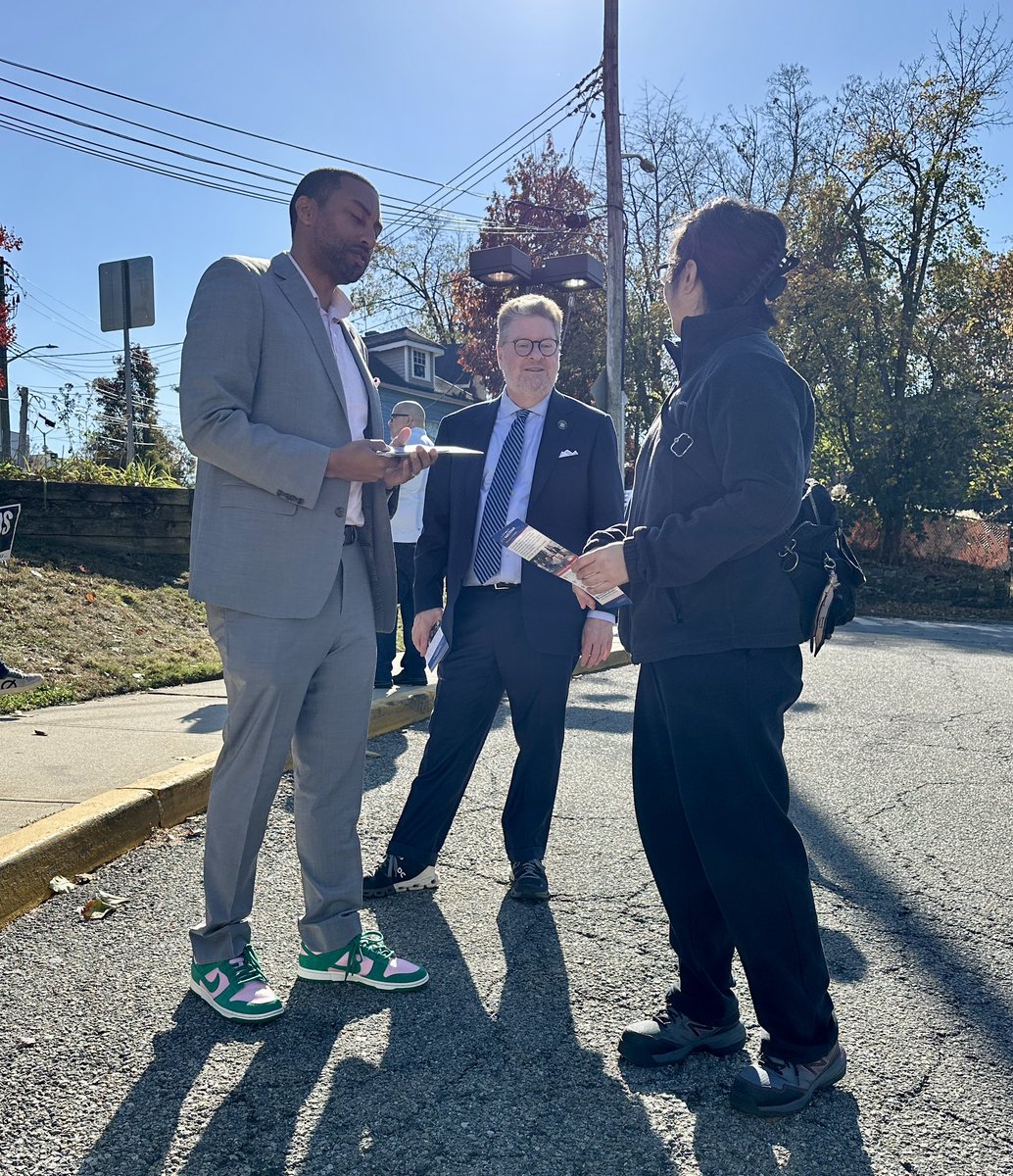 PeteforNy's tweet photo. Grateful to my friends @Rivera4TheBronx &amp; @jamaaltbailey for joining me at the Caputo Center in Ossining to to encourage everyone to vote! #ElectionDay #BlueVictory https://t.co/oS2gL232v3