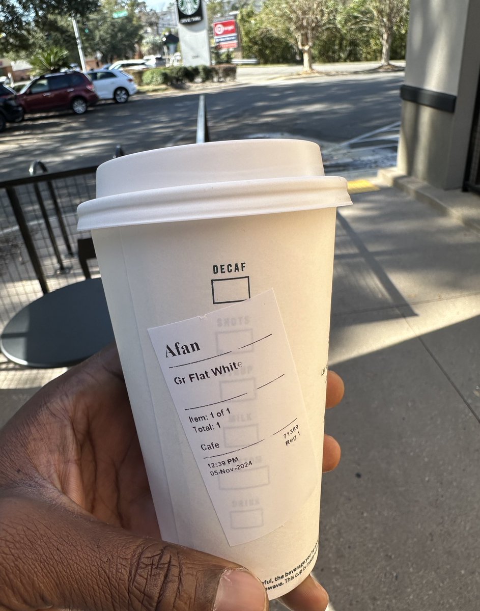 AfamDeluxo's tweet photo. I hope that one day, you guys will spell my name right.  @Starbucks 😒 https://t.co/cfjbMlbhgw