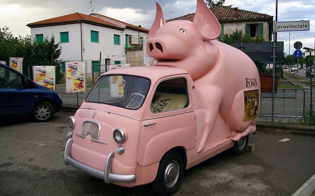 This may be how the 2nd generation #Multipla was conceived 😬