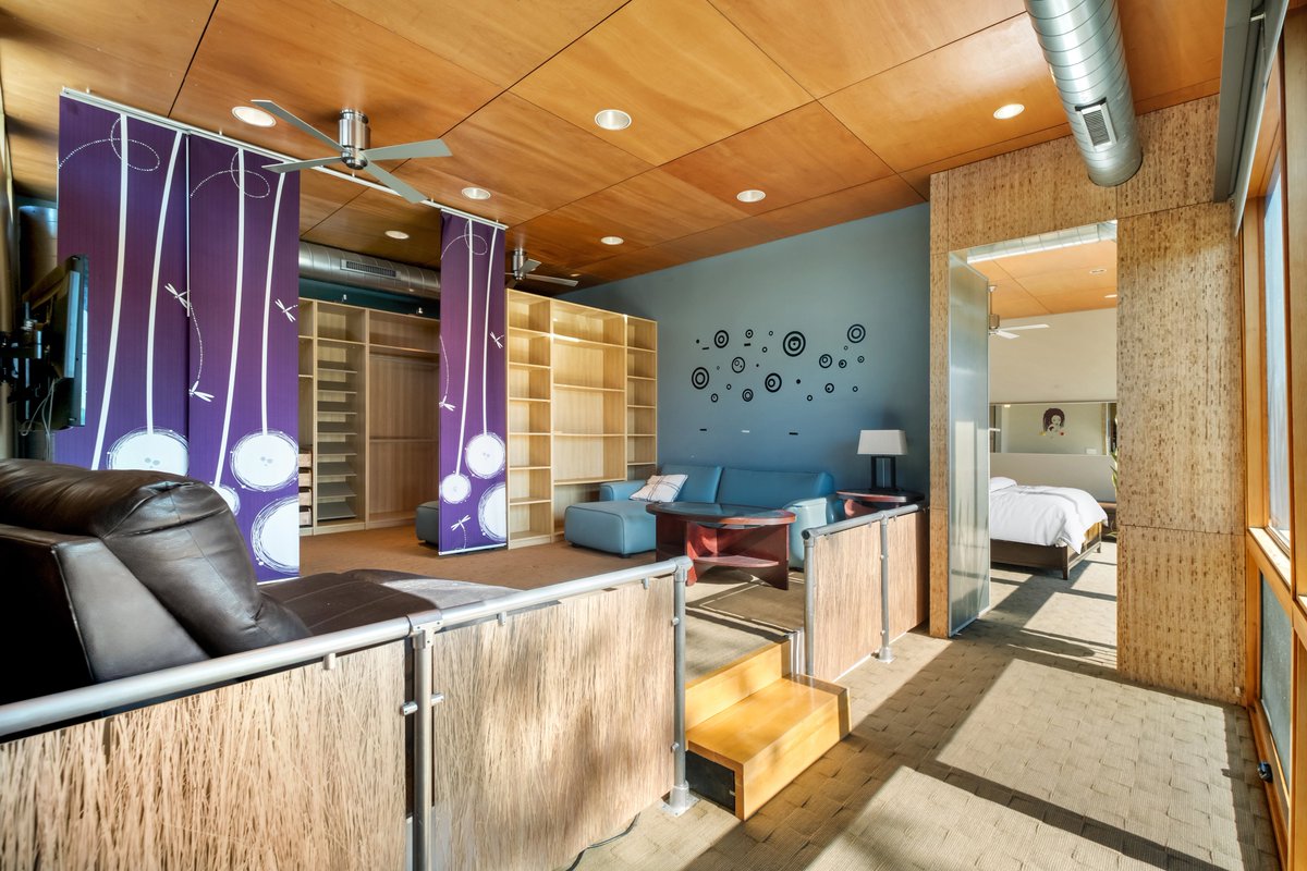 zillowgonewild's tweet photo. Wiz Khalifa just listed his Canonsburg, PA home for $1,295,000. I’m into the open concept (is it still a concept) and the layout??? And also every home should have a designated powder room https://t.co/ohVcXujC0K
