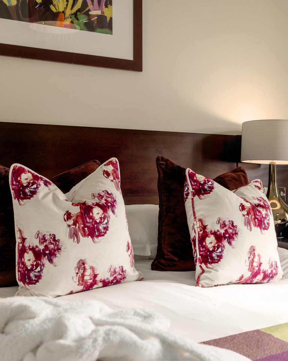 TheNethers's tweet photo. Looking for a change of scenery? 🌅

Discover North Berwick and unwind in our charming rooms at The Nether Abbey Hotel. A cosy base for coastal adventures, with everything from fresh linens to modern amenities, we’ve got your relaxation covered. https://t.co/jiQdjuKFiH