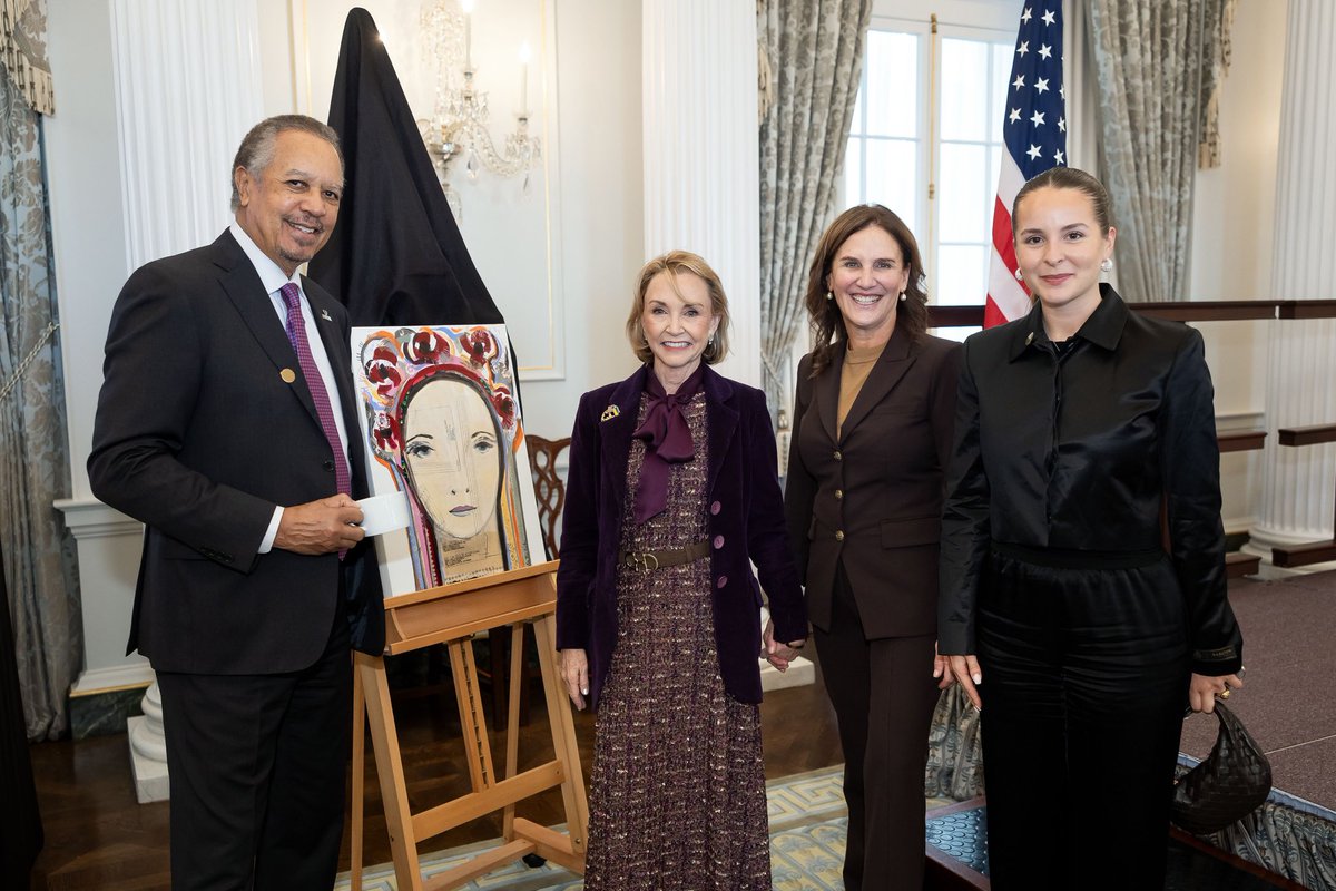 I was grateful to join my friend <a href="/DirARTState/">Erin M. Elmore, Esq.</a> for the unveiling of the newest addition to <a href="/ArtinEmbassies/">Art in Embassies</a>.
 
The painting, “Another Chance” by Ola Rondiak, is a testament to Ukrainians’ resilience. 

A joy to meet Ola’s daughter, Maya, who delivered this beautiful gift.