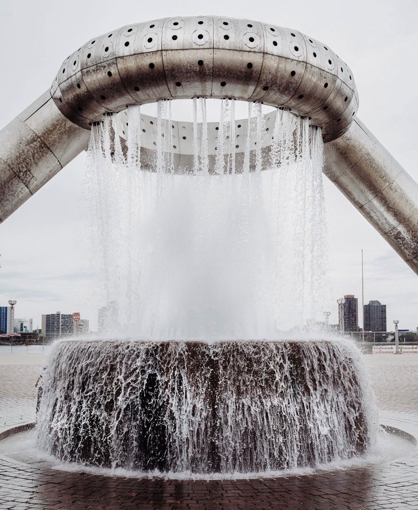 gmrencen's tweet photo. Making a splash at Hart Plaza. ⛲

📸: https://t.co/XoQtt8p1dF https://t.co/od2JDhwJKI