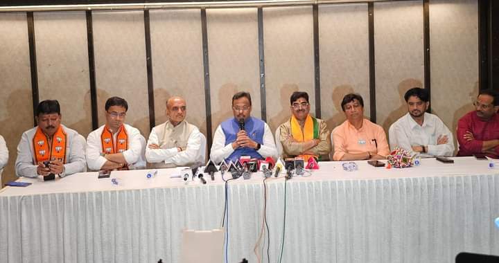 Ajaz Deshmukh.(Modi Ka Privar) tweet media