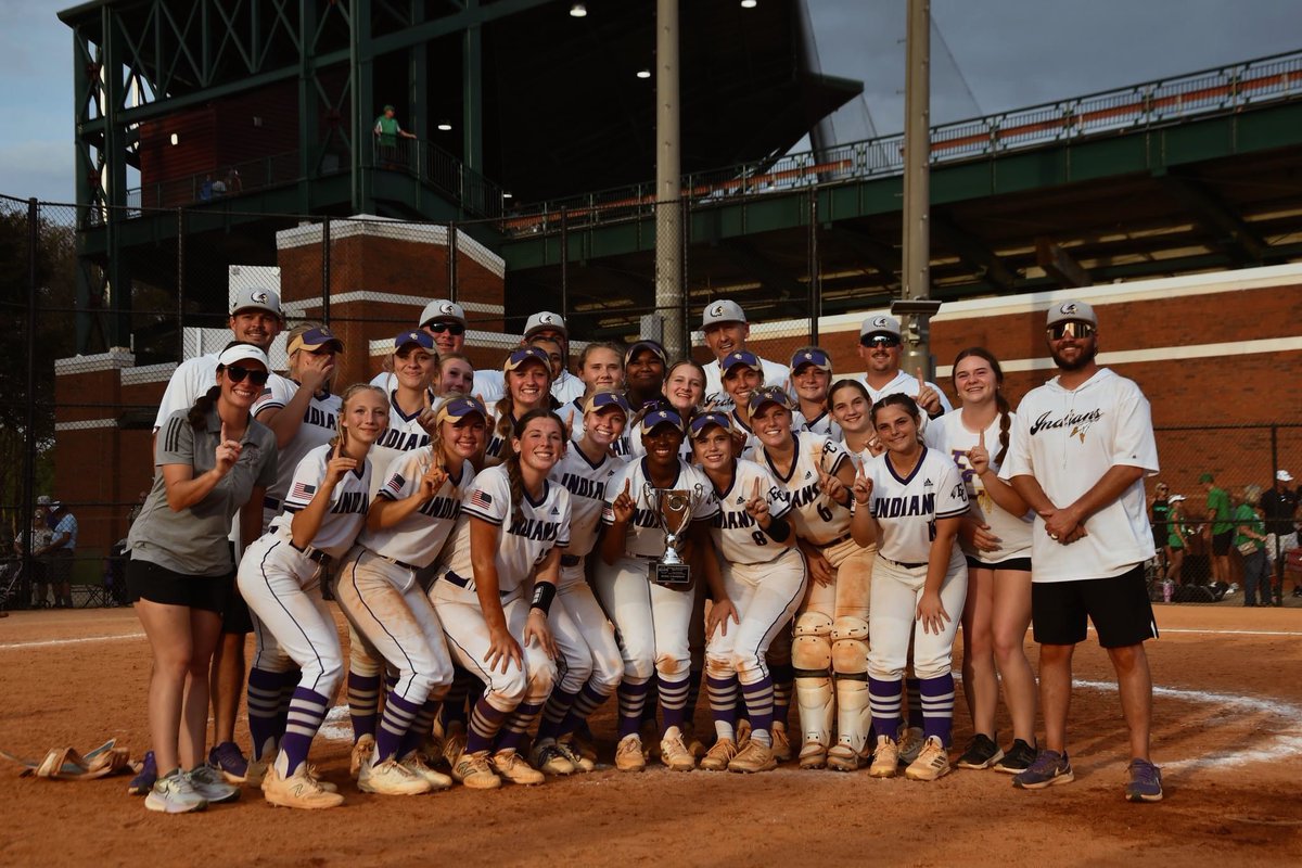 LizzyAustin22's tweet photo. STATE CHAMPS💍💍💍 BEST WAY TO END MY HIGHSCHOOL CAREER WITH THIS TEAM!!! SO PROUD OF THESE GIRLS! ENDING THE SEASON WITH A RECORD OF 37-1!💜💜💜 #NFG #ecsoftball @defo25 @ECIndiansSB @AGTFREEMAN16u https://t.co/Xc5oJyeoHZ