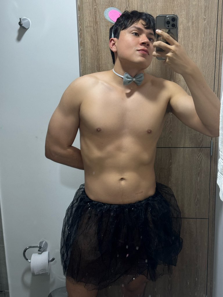 TomiGonzalezP's tweet photo. Al fin me putidisfracé un halloween 🔪🎃 https://t.co/S8Lj2VJ20G