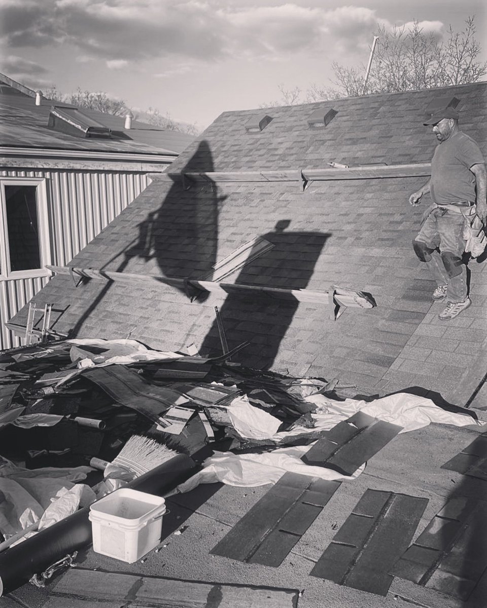 luso_roofing's tweet image. Roof Installation using a jack and plank safety system…
🧑‍💻 lusoroofing.com
📲 647.866-6213
📧 info@LusoRoofing.com
#roofingitright #roofingcontractor #construction #toronto
#roofmaintenance 
#roofing #roofingtoronto #torontoroofing #roofinspection #roofrepairs #roofleak