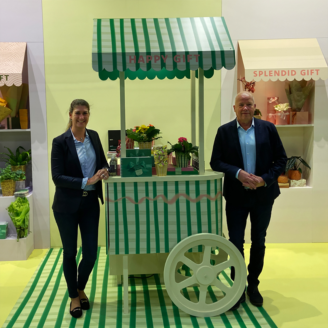 Allemaal gifts op de Trade Fair! Deze week verwelkomen wij je graag in stand 1.73 om ons nieuwe assortiment te komen bekijken.
nieuwsbrief.koenpack.com/t/t-F101040F68…

#florahollandaalsmeer #tradefair2024 #bloemenhoezen #plantenhoezen #decoraties #potcovers #boekethouders #decostekers #koenpack