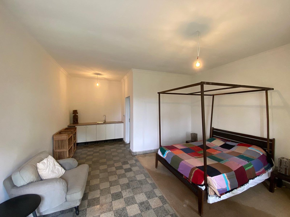 Saviez-vous que nous avons également des chambres avec salle de bain privative disponibles pour votre séjour à Bombo Lumene? Au prix de 100$ la nuit, ces chambres sont idéales pour ceux qui souhaitent visiter notre site mais qui hésitent à séjourner dans nos tentes plateforme.