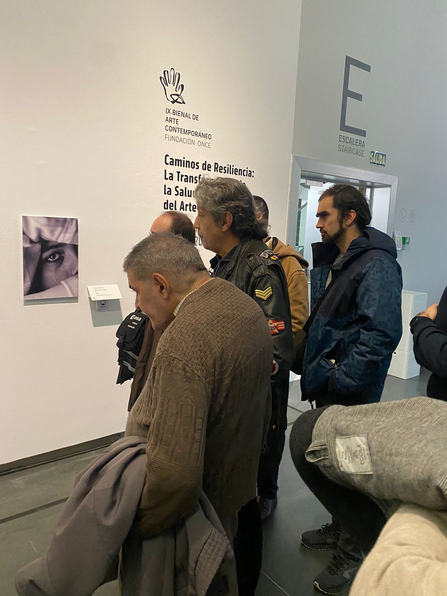 Solidarios_es's tweet photo. El sábado por la mañana nueva cita del #grupodeocio del programa de #SaludMental en #Madrid
En esta ocasión visita a @centrocentro a ver la exposición "Caminos de resiliencia: la transformación de la salud mental a través del arte contemporáneo" de @Fundacion_ONCE
Nos encantó. https://t.co/bXDPtTvjdy