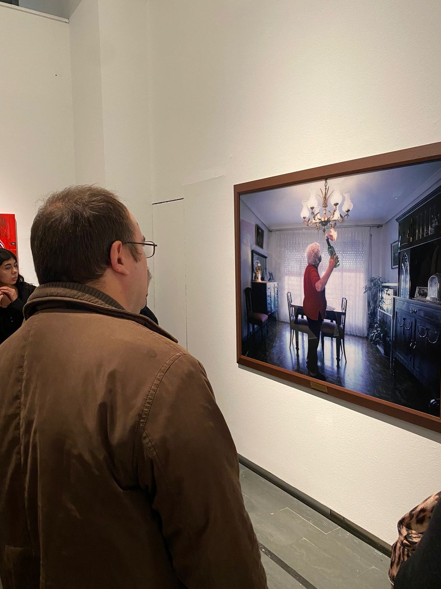 Solidarios_es's tweet photo. El sábado por la mañana nueva cita del #grupodeocio del programa de #SaludMental en #Madrid
En esta ocasión visita a @centrocentro a ver la exposición "Caminos de resiliencia: la transformación de la salud mental a través del arte contemporáneo" de @Fundacion_ONCE
Nos encantó. https://t.co/bXDPtTvjdy