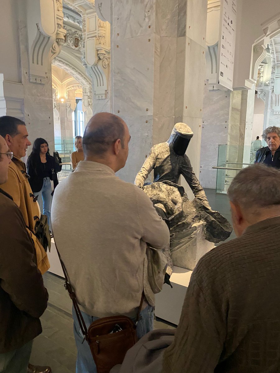 Solidarios_es's tweet photo. El sábado por la mañana nueva cita del #grupodeocio del programa de #SaludMental en #Madrid
En esta ocasión visita a @centrocentro a ver la exposición "Caminos de resiliencia: la transformación de la salud mental a través del arte contemporáneo" de @Fundacion_ONCE
Nos encantó. https://t.co/bXDPtTvjdy
