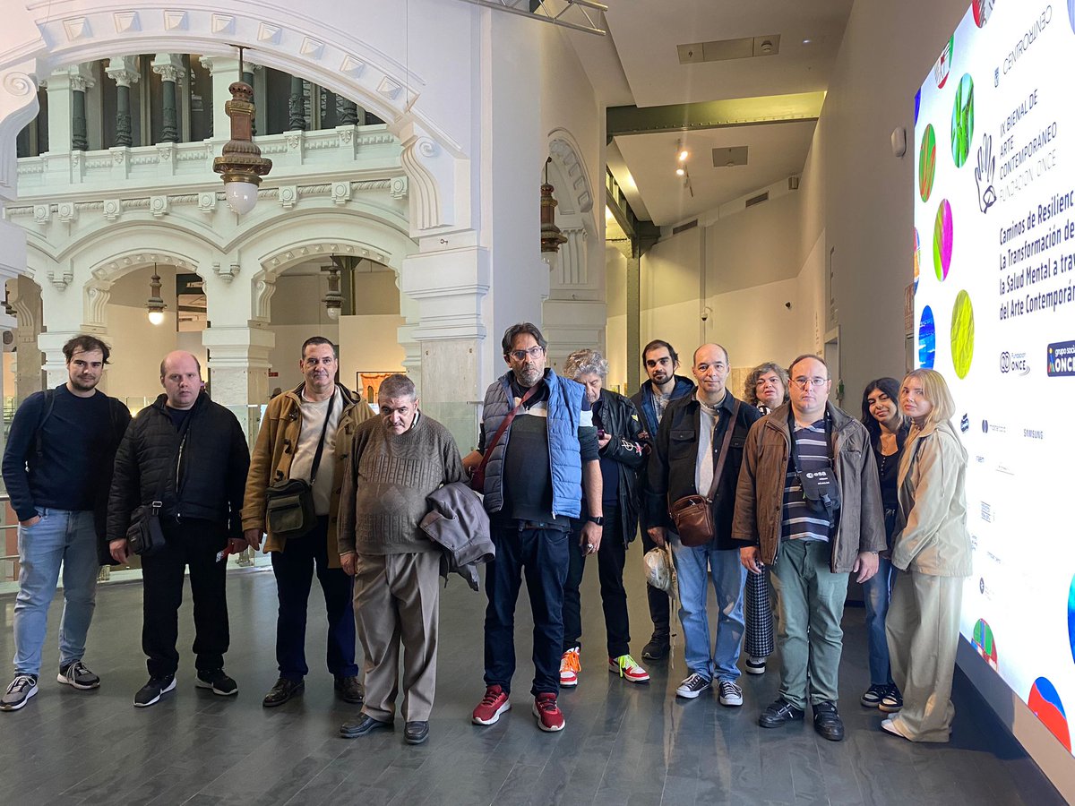Solidarios_es's tweet photo. El sábado por la mañana nueva cita del #grupodeocio del programa de #SaludMental en #Madrid
En esta ocasión visita a @centrocentro a ver la exposición "Caminos de resiliencia: la transformación de la salud mental a través del arte contemporáneo" de @Fundacion_ONCE
Nos encantó. https://t.co/bXDPtTvjdy