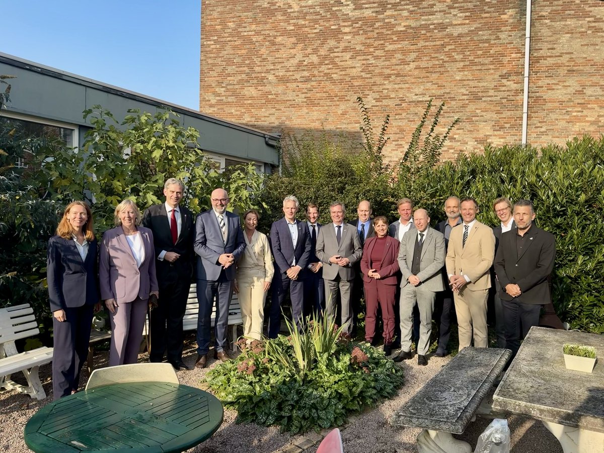 Vandaag had het College van Gedeputeerde Staten van <a href="/zuid_holland/">Provincie Zuid-Holland</a> de wekelijkse collegevergadering in de Koningskerk in Voorburg, een kerk met een grote maatschappelijke functie voor de omliggende buurt. Aansluitend hadden we een lunch en inhoudelijk overleg met het college van