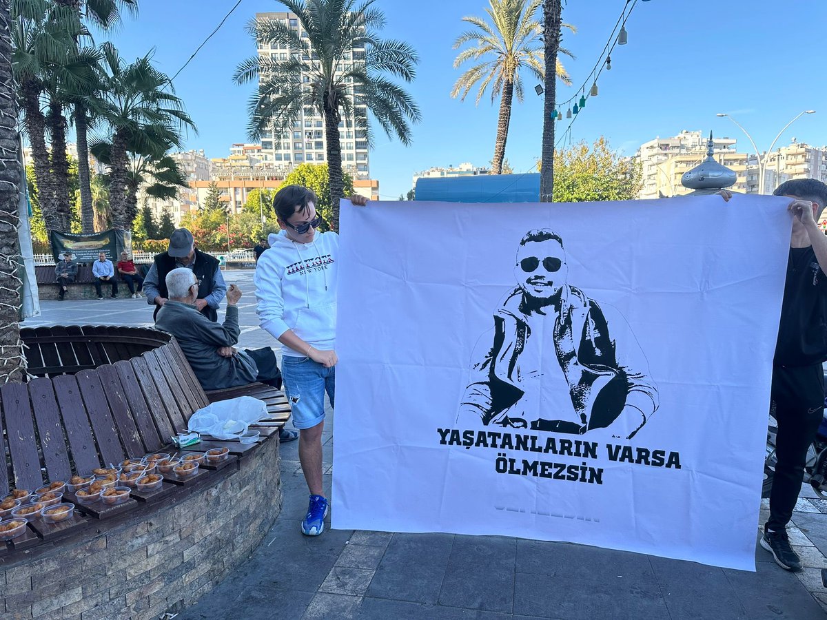 İnna Lillâhi ve İnnâ İleyhi Raciûn

YAŞATANLARIN VARSA ÖLMEZSİN!

KARDEŞİMİZ TALHA ENES MUSLU VE MERT DEMİREL HAYRINA.

#TalhaEnesMuslu #MertDemirel