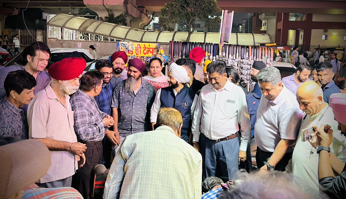 JarnailSinghAAP's tweet photo. तिलक नगर में पूरी रफ्तार से चल रहे हैं विकास कार्यों के उद्घाटन✨
आज 3,4 ब्लॉक में तिलक नगर मार्किट में सीवर की नई लाइन डलवाने का काम शुभारंभ कर क्षेत्रवासियों का आशीर्वाद लिया
#TilakNagarDevelopment #PublicForProgress #MLAAtYourDoor
@arvindkejriwal @aamaadmiparty @AtishiAAP https://t.co/12NVSikKDr