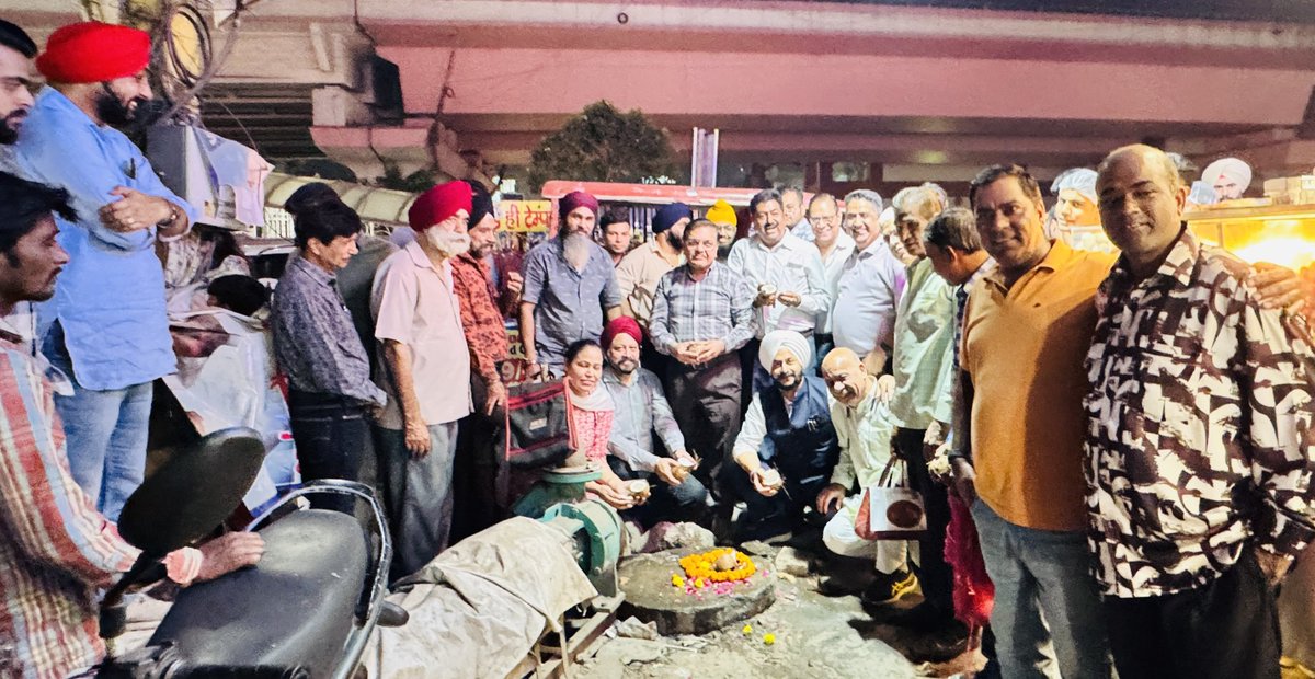 JarnailSinghAAP's tweet photo. तिलक नगर में पूरी रफ्तार से चल रहे हैं विकास कार्यों के उद्घाटन✨
आज 3,4 ब्लॉक में तिलक नगर मार्किट में सीवर की नई लाइन डलवाने का काम शुभारंभ कर क्षेत्रवासियों का आशीर्वाद लिया
#TilakNagarDevelopment #PublicForProgress #MLAAtYourDoor
@arvindkejriwal @aamaadmiparty @AtishiAAP https://t.co/12NVSikKDr
