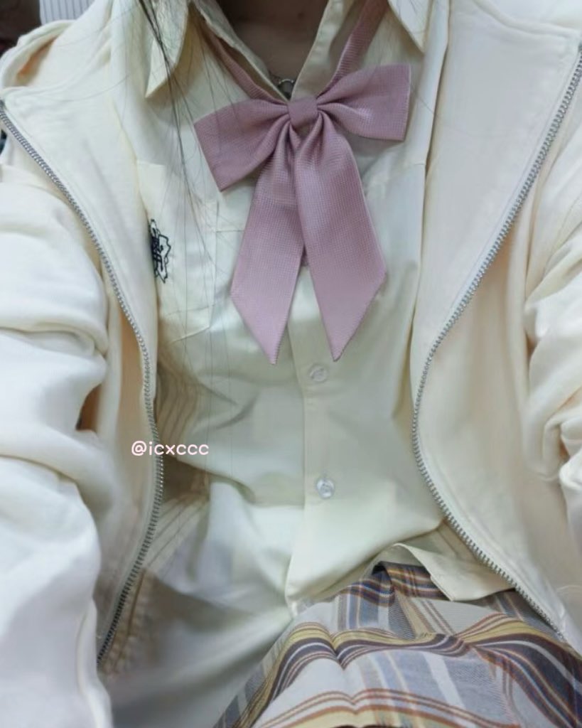 香菜这样的人间绝色真的不值得哥哥你关注嘛🥹🥹🥹🥹🥹🥹求关注！！！（超大声！）